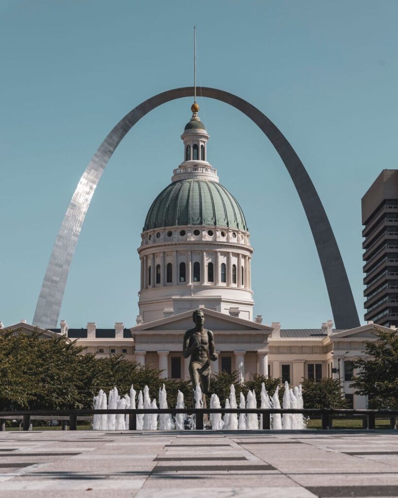 Gateway Arch shape, like cross-corner lift loops on a filled circular woven bulk bag.